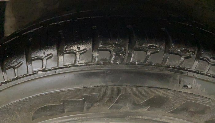 2014 Hyundai i10 MAGNA 1.1, CNG, Manual, 27,578 km, Right Rear Tyre Tread