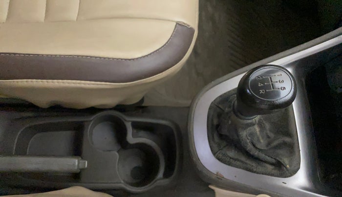 2014 Hyundai i10 MAGNA 1.1, CNG, Manual, 27,578 km, Gear Lever