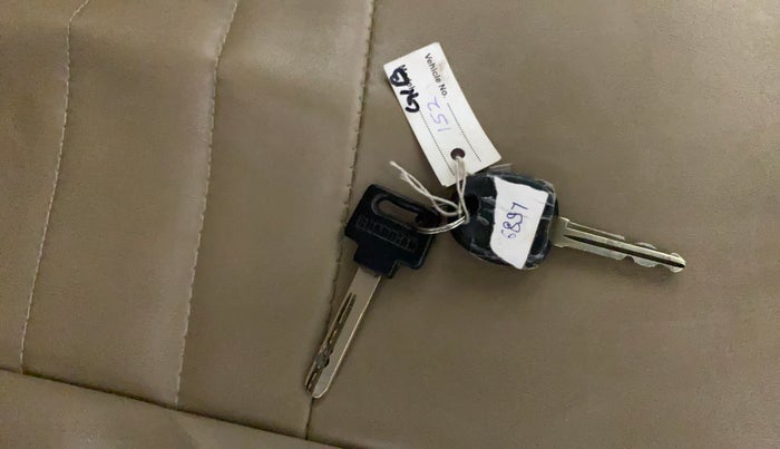 2014 Hyundai i10 MAGNA 1.1, CNG, Manual, 27,578 km, Key Close Up