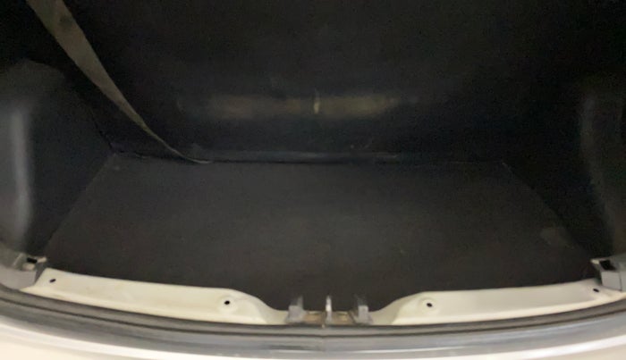 2016 Hyundai Grand i10 SPORTZ 1.2 KAPPA VTVT, Petrol, Manual, 85,558 km, Boot Inside