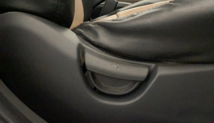 2016 Hyundai Grand i10 SPORTZ 1.2 KAPPA VTVT, Petrol, Manual, 85,558 km, Driver Side Adjustment Panel