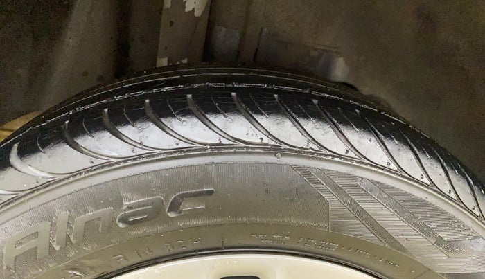 2016 Ford Figo Aspire TREND 1.2 PETROL, Petrol, Manual, 42,969 km, Right Rear Tyre Tread