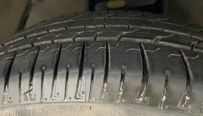 2018 Toyota Innova Crysta 2.8 GX AT 7 STR, Diesel, Automatic, 90,143 km, Right Front Tyre Tread