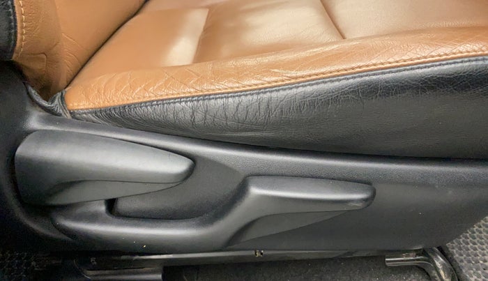 2018 Toyota Innova Crysta 2.8 GX AT 7 STR, Diesel, Automatic, 90,143 km, Driver Side Adjustment Panel