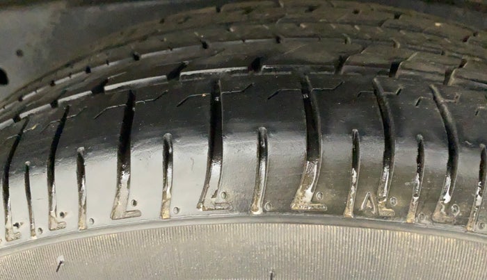 2018 Toyota Innova Crysta 2.8 GX AT 7 STR, Diesel, Automatic, 90,143 km, Left Rear Tyre Tread