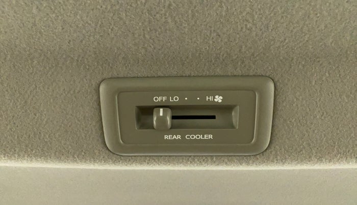 2018 Toyota Innova Crysta 2.8 GX AT 7 STR, Diesel, Automatic, 90,143 km, Rear AC Temperature Control