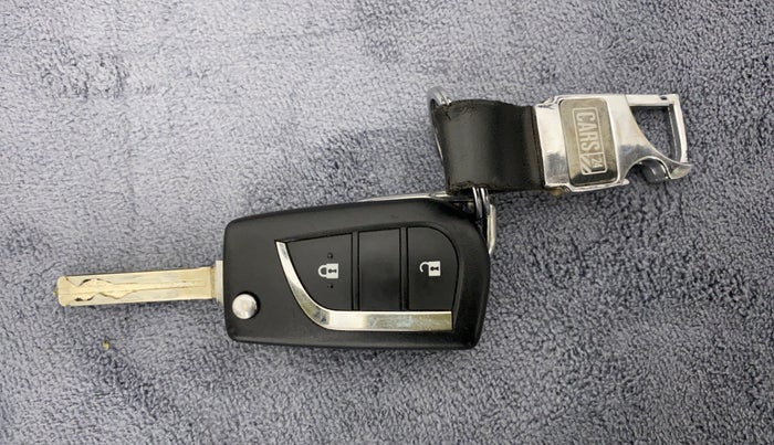 2018 Toyota Innova Crysta 2.8 GX AT 7 STR, Diesel, Automatic, 90,143 km, Key Close Up