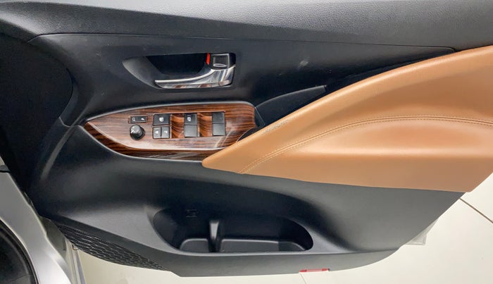 2018 Toyota Innova Crysta 2.8 GX AT 7 STR, Diesel, Automatic, 90,143 km, Driver Side Door Panels Control