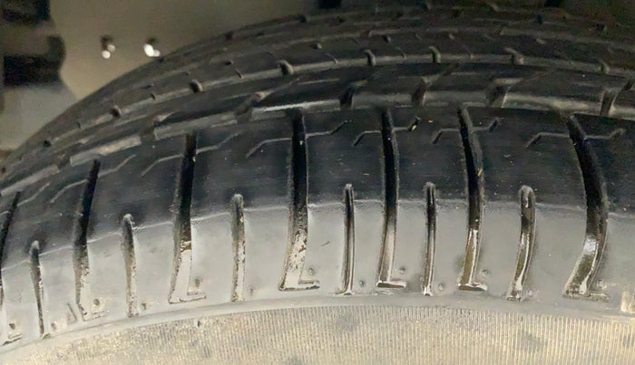 2018 Toyota Innova Crysta 2.8 GX AT 7 STR, Diesel, Automatic, 90,143 km, Left Front Tyre Tread