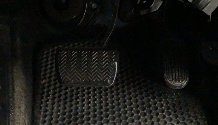 2018 Toyota Innova Crysta 2.8 GX AT 7 STR, Diesel, Automatic, 90,143 km, Pedals