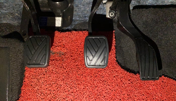 2020 Maruti Vitara Brezza LXI, Petrol, Manual, 62,298 km, Pedals