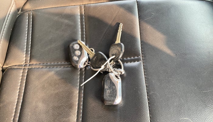 2013 Hyundai Eon D-LITE+, Petrol, Manual, 79,459 km, Key Close Up