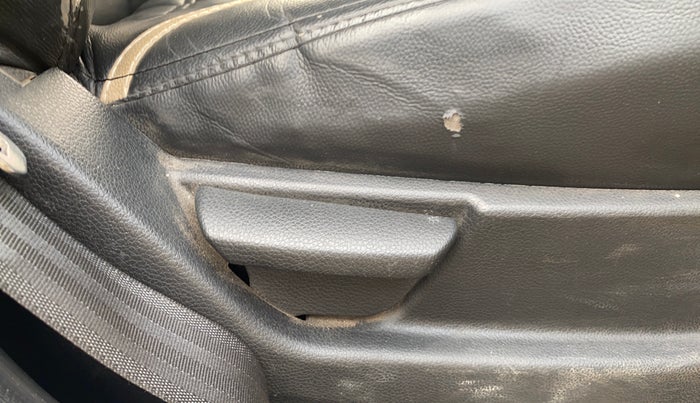 2013 Hyundai Eon D-LITE+, Petrol, Manual, 79,459 km, Driver Side Adjustment Panel