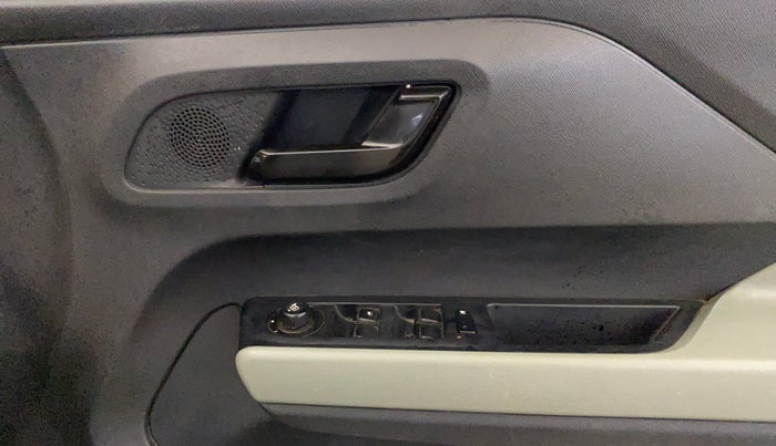 2022 Tata PUNCH ADVENTURE MT, Petrol, Manual, 50,759 km, Driver Side Door Panels Control