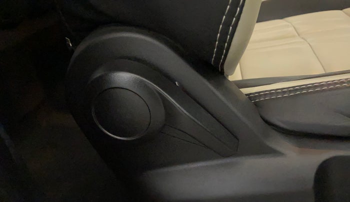 2022 Tata PUNCH ADVENTURE MT, Petrol, Manual, 50,759 km, Driver Side Adjustment Panel