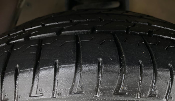 2017 Toyota Innova Crysta 2.7 ZX AT 7 STR, Petrol, Automatic, 91,994 km, Right Front Tyre Tread