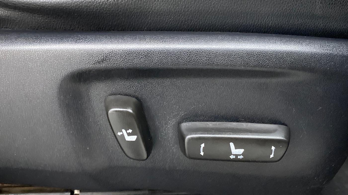 2017 Toyota Innova Crysta 2.7 ZX AT 7 STR, Petrol, Automatic, 91,994 km, Driver Side Adjustment Panel