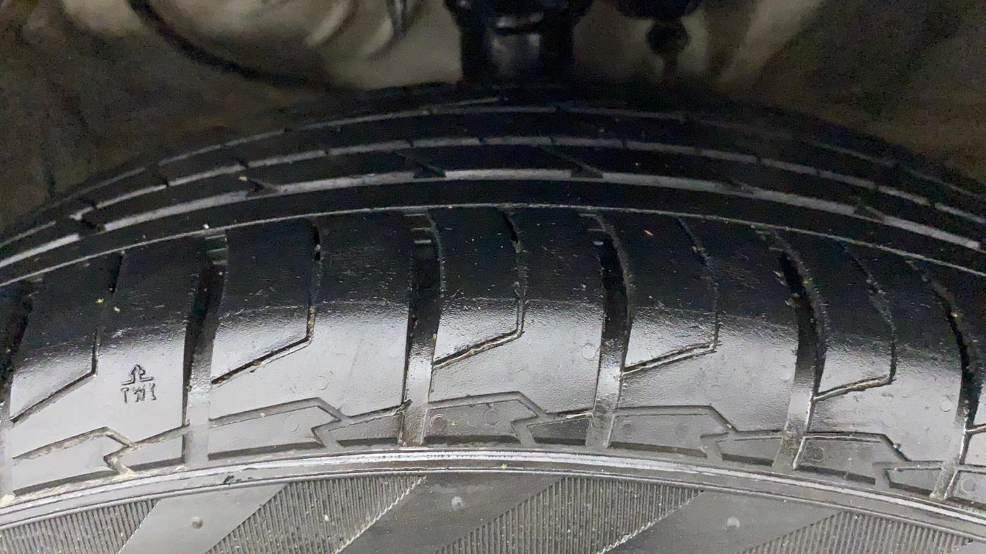2021 KIA SELTOS GTX PLUS AT 1.5 DIESEL, Diesel, Automatic, 27,118 km, Right Front Tyre Tread