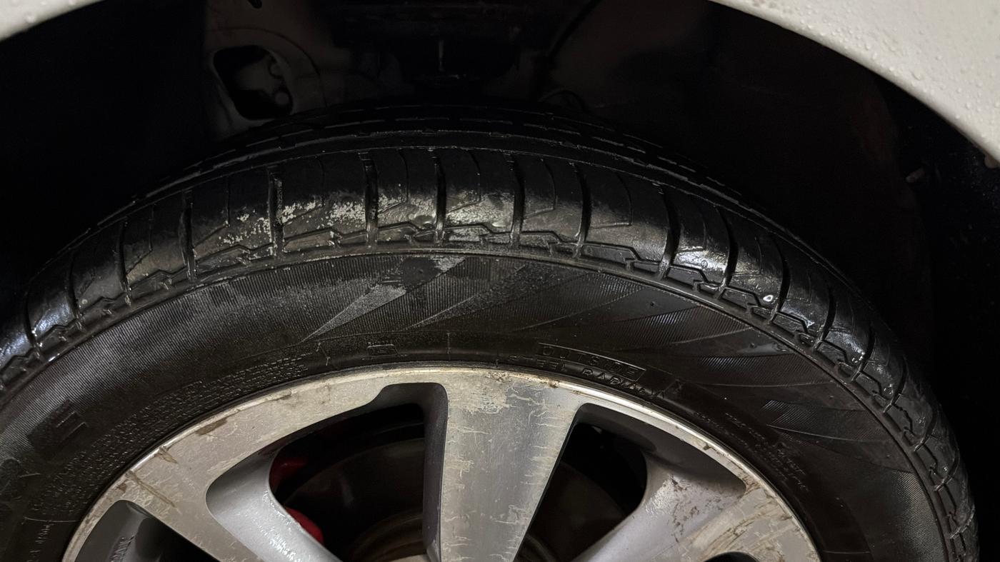 2015 Hyundai Elite i20 ASTA 1.2, Petrol, Manual, 49,557 km, Left Front Tyre Tread