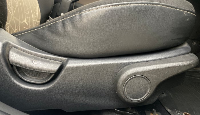 2016 Hyundai Grand i10 ASTA (O) 1.2 KAPPA VTVT, Petrol, Manual, 42,365 km, Driver Side Adjustment Panel