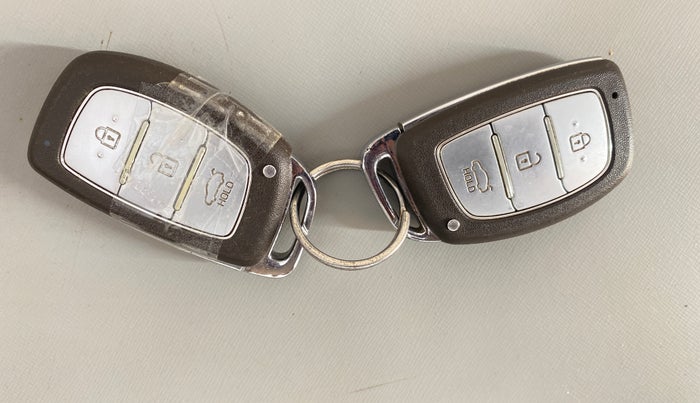 2016 Hyundai Grand i10 ASTA (O) 1.2 KAPPA VTVT, Petrol, Manual, 42,365 km, Key Close Up