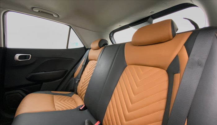 2019 Hyundai VENUE SX 1.0 TURBO, Petrol, Manual, 37,597 km, Right Side Rear Door Cabin
