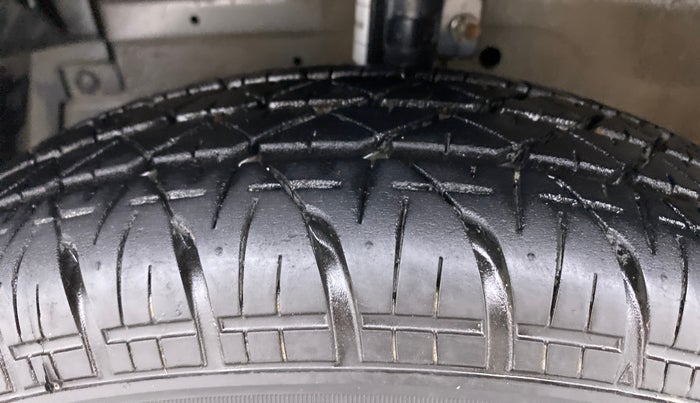 2013 Maruti Swift Dzire VDI, Diesel, Manual, 70,633 km, Left Front Tyre Tread