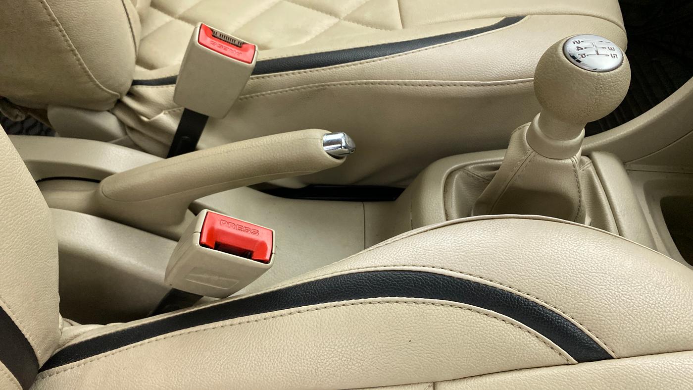 2013 Maruti Swift Dzire VDI, Diesel, Manual, 70,633 km, Gear Lever
