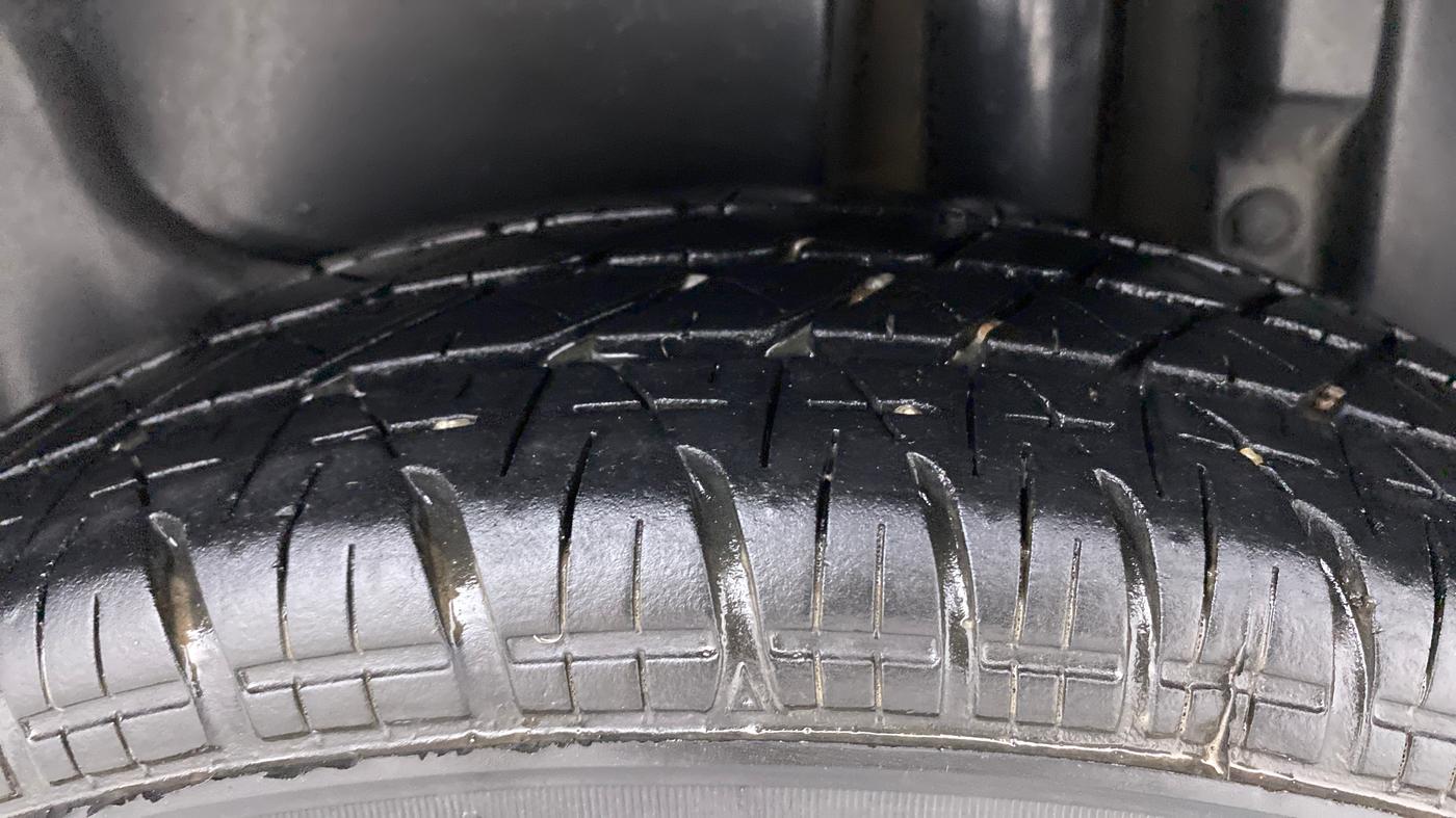 2013 Maruti Swift Dzire VDI, Diesel, Manual, 70,633 km, Left Rear Tyre Tread