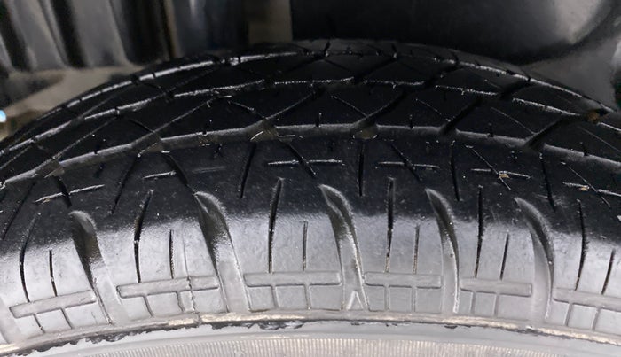 2013 Maruti Swift Dzire VDI, Diesel, Manual, 70,633 km, Right Rear Tyre Tread