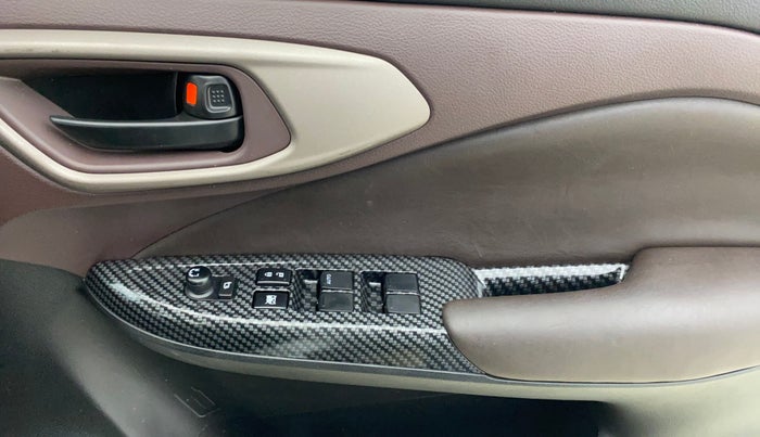 2024 Toyota Urban Cruiser Taisor S Plus 1.2 Petrol MT, Petrol, Manual, 17,564 km, Driver Side Door Panels Control