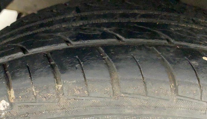 2014 Hyundai Xcent S 1.2, Petrol, Manual, 85,604 km, Left Front Tyre Tread