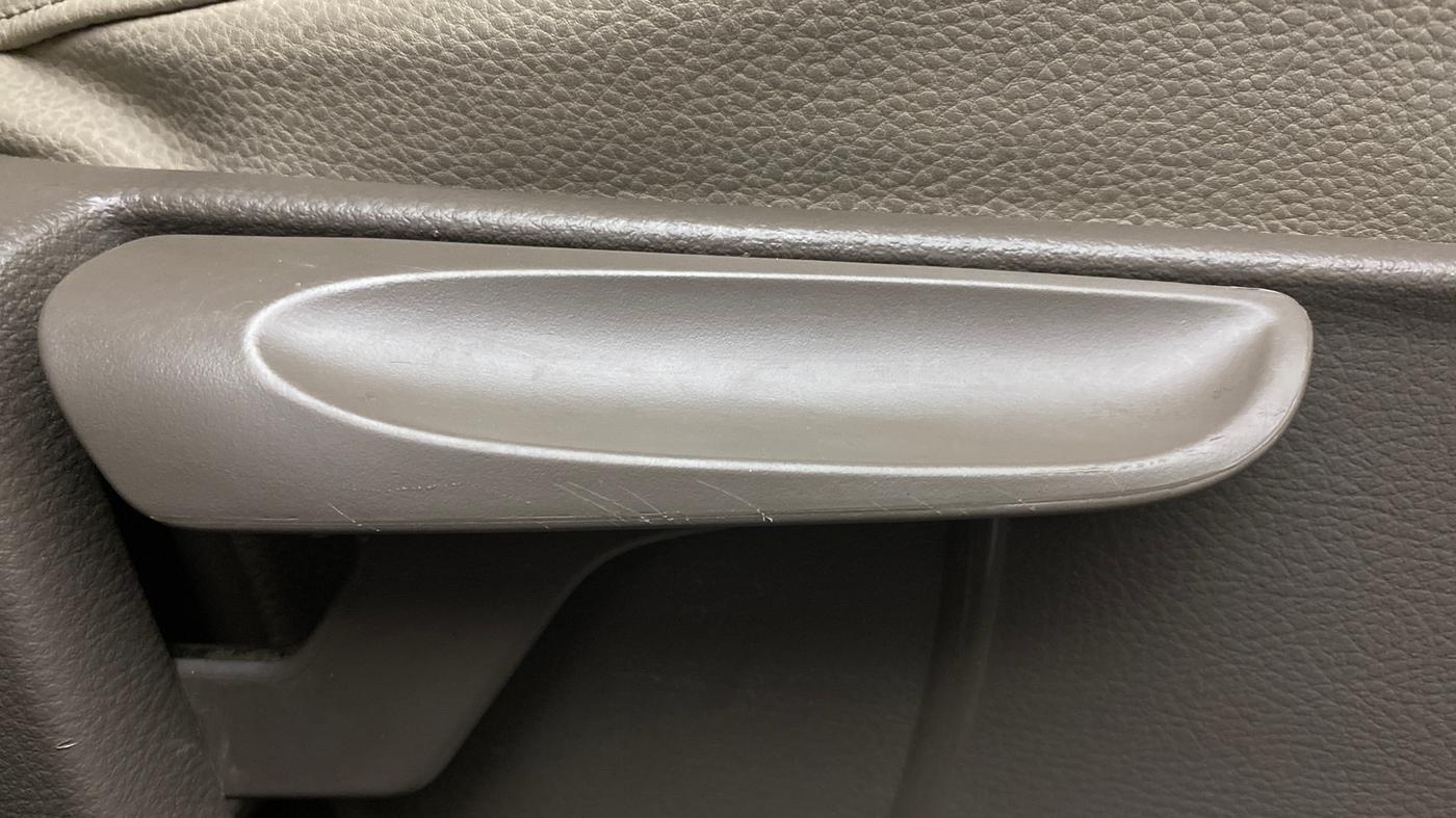 2016 Skoda Rapid STYLE 1.5 TDI AT, Diesel, Automatic, 1,02,150 km, Driver Side Adjustment Panel