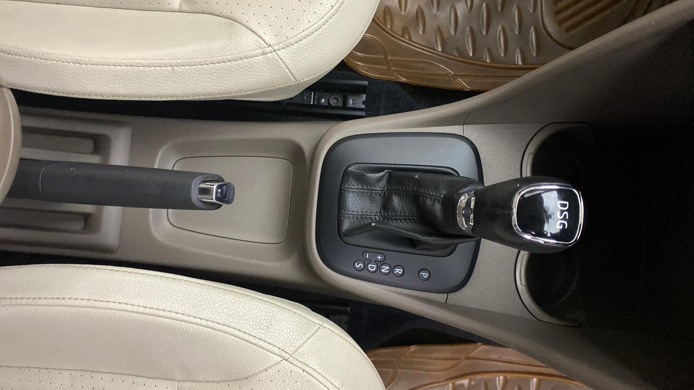 2016 Skoda Rapid STYLE 1.5 TDI AT, Diesel, Automatic, 1,02,150 km, Gear Lever