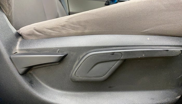 2017 Mahindra Kuv100 K6 PLUS 6 STR, Petrol, Manual, 1,23,281 km, Driver Side Adjustment Panel