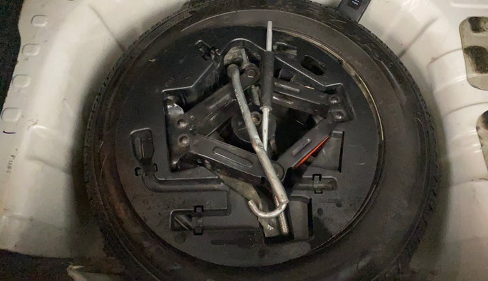 2017 Mahindra Kuv100 K6 PLUS 6 STR, Petrol, Manual, 1,23,281 km, Spare Tyre