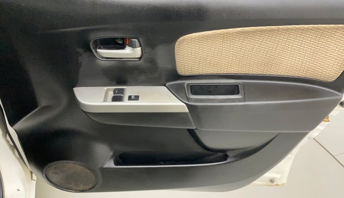 2018 Maruti Wagon R 1.0 LXI CNG, CNG, Manual, 83,761 km, Driver Side Door Panels Control