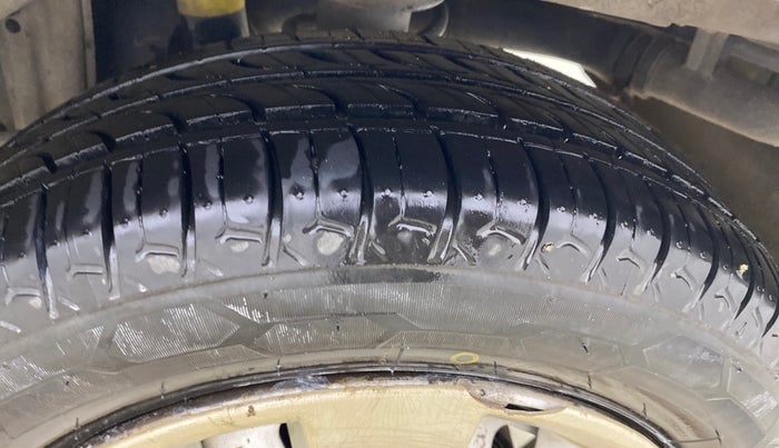 2013 Maruti Alto K10 LXI, Petrol, Manual, 90,391 km, Left Rear Tyre Tread