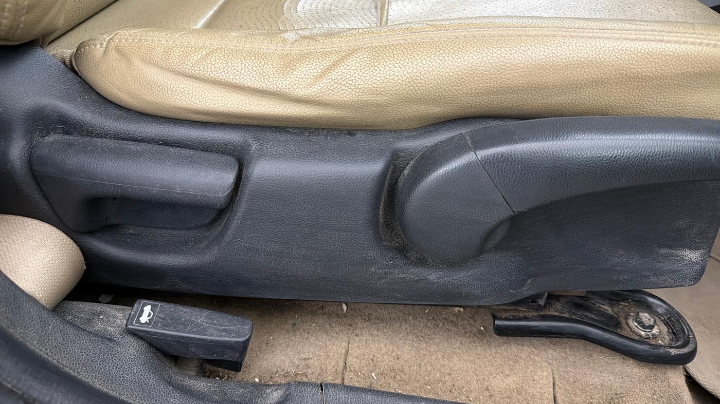 2017 Honda City 1.5L I-VTEC VX, CNG, Manual, 85,801 km, Driver Side Adjustment Panel