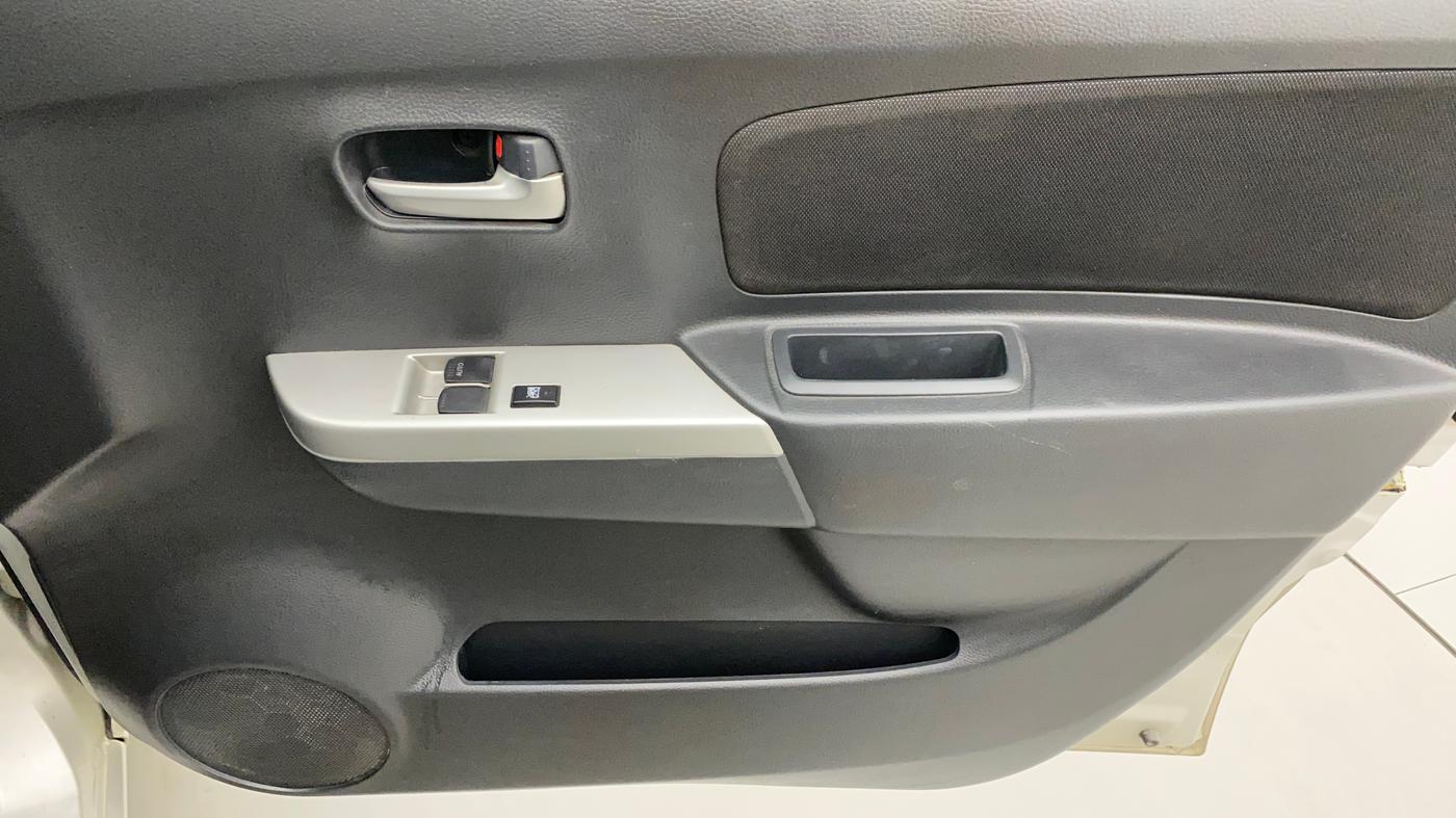 2012 Maruti Wagon R 1.0 LXI, Petrol, Manual, 46,399 km, Driver Side Door Panels Control