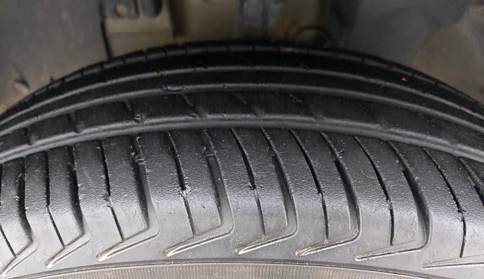 2019 Renault Kwid CLIMBER 1.0, Petrol, Manual, 74,170 km, Left Front Tyre Tread