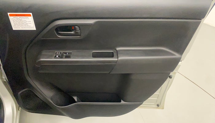 2021 Maruti New Wagon-R LXI CNG 1.0, CNG, Manual, 19,622 km, Driver Side Door Panels Control