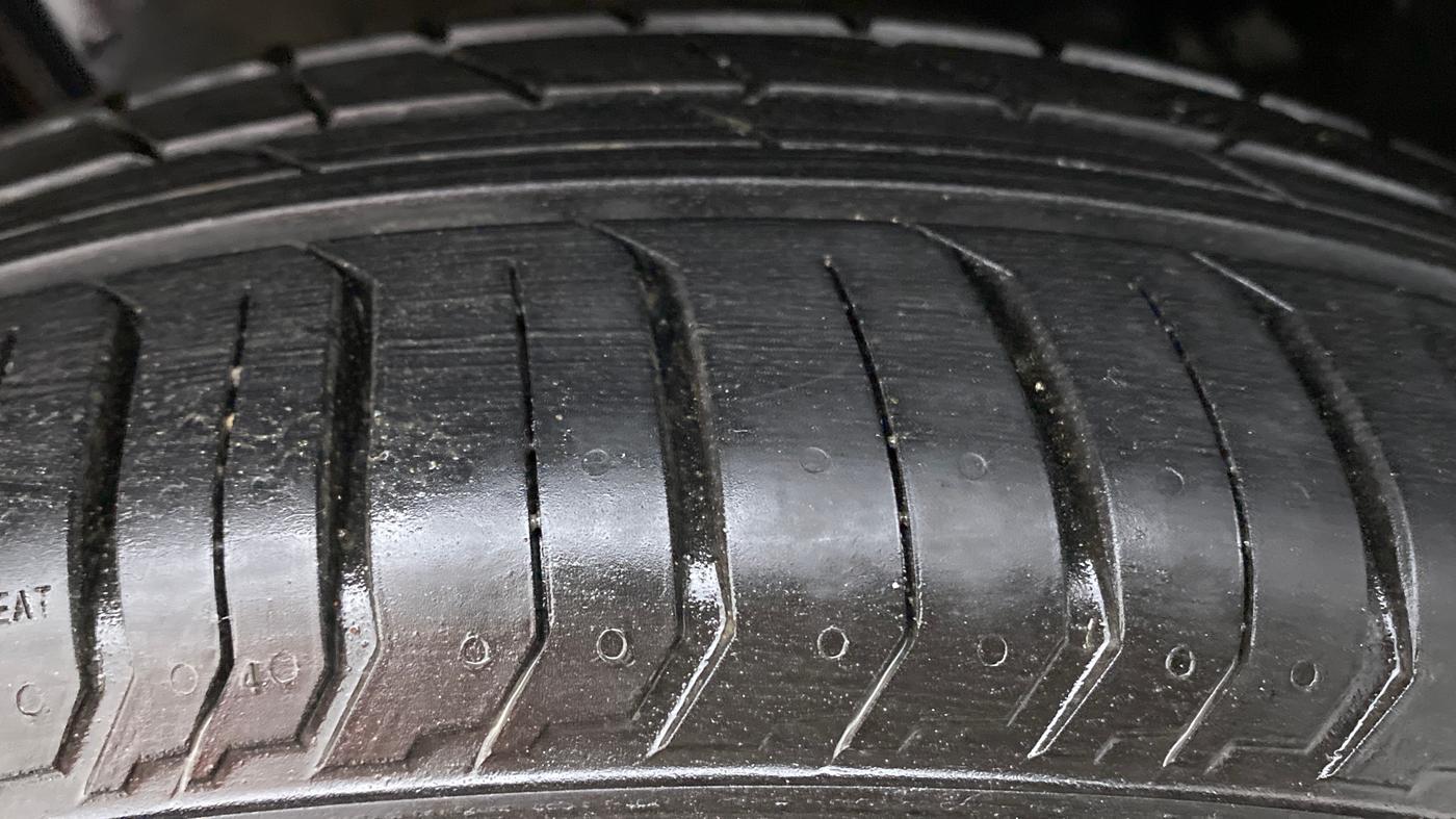 2022 Tata PUNCH ACCOMPLISHED MT, Petrol, Manual, 1,552 km, Left Front Tyre Tread