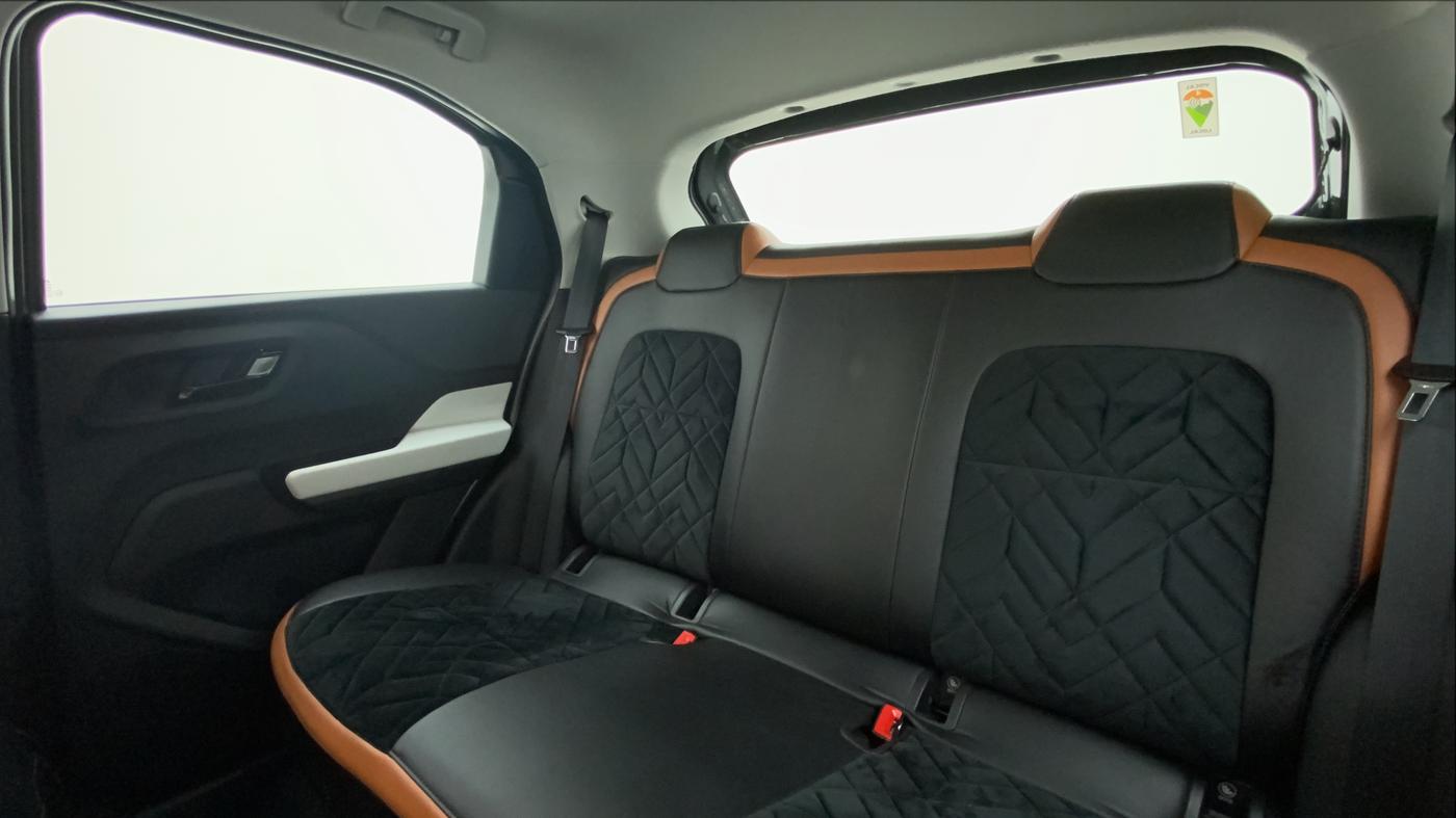 2022 Tata PUNCH ACCOMPLISHED MT, Petrol, Manual, 1,552 km, Right Side Rear Door Cabin