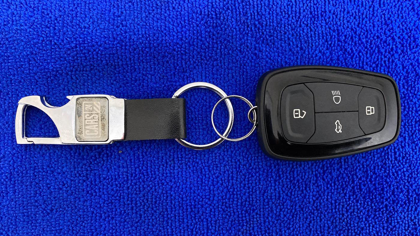 2022 Tata PUNCH ACCOMPLISHED MT, Petrol, Manual, 1,552 km, Key Close Up