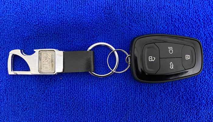 2022 Tata PUNCH ACCOMPLISHED MT, Petrol, Manual, 1,552 km, Key Close Up