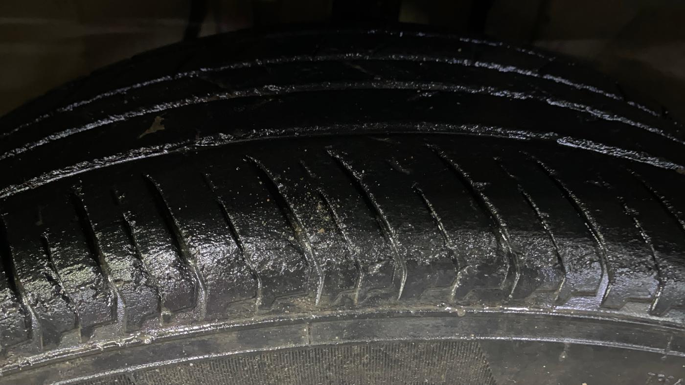 2021 Nissan MAGNITE XL TURBO CVT, Petrol, Automatic, 88,812 km, Left Front Tyre Tread