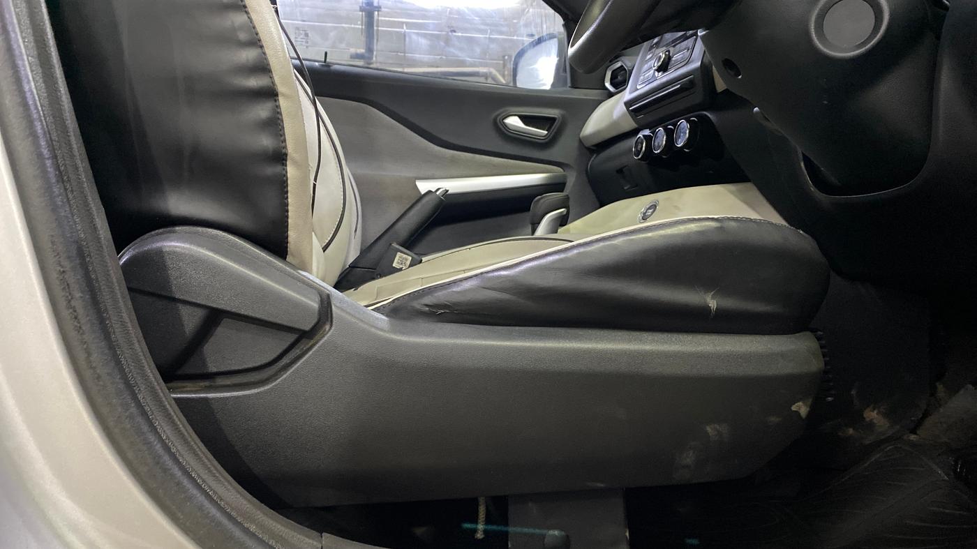2021 Nissan MAGNITE XL TURBO CVT, Petrol, Automatic, 88,812 km, Driver Side Adjustment Panel