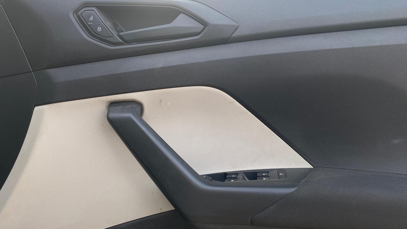 2022 Volkswagen TAIGUN COMFORTLINE 1.0 TSI MT, Petrol, Manual, 43,299 km, Driver Side Door Panels Control