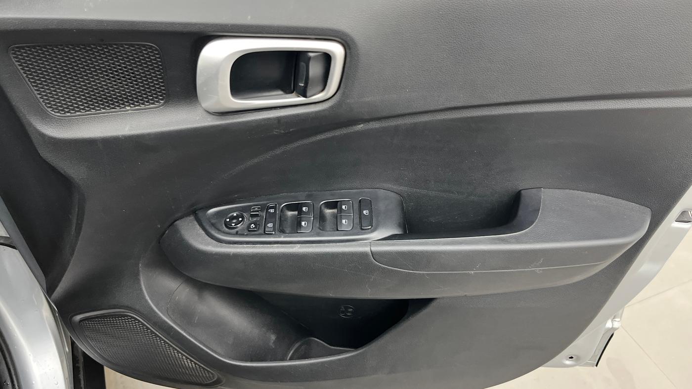 2020 Hyundai VENUE SX 1.0 TURBO IMT, Petrol, Manual, 76,079 km, Driver Side Door Panels Control